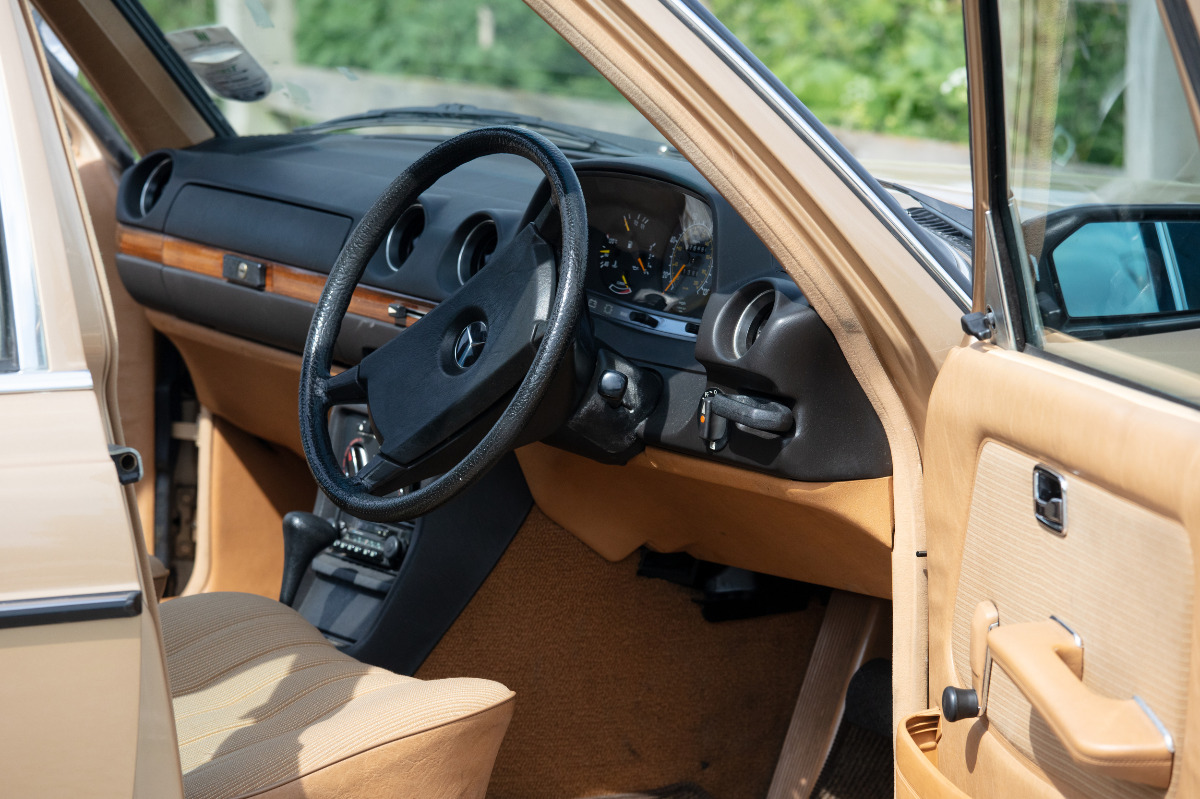 1983 Mercedes-Benz W123 Image 8